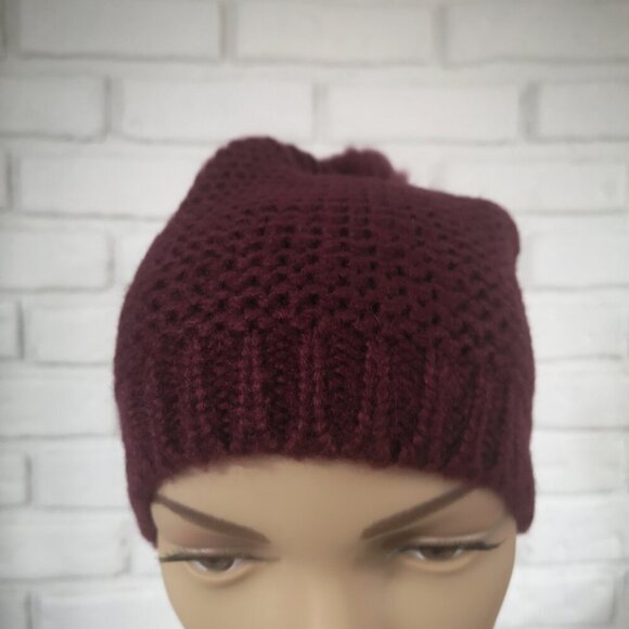 NWT McMaster University Campus Store Unisex Burgundy Knit Toque with Pom Pom - Picture 2 of 7